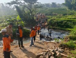 Jembatan Garuda Dikebut, Kolaborasi TNI dan Relawan Percepat Akses Tiga Desa di Girimarto
