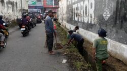 Sinergi Warga dan TNI Sukseskan Program Solo Berseri Melalui Aksi Bersih Lingkungan