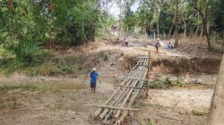 Konstruksi Menguat, Harapan Menggantung di Jembatan Garuda Cerme