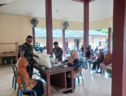 Babinsa Kawal Transparansi Penyaluran Bantuan Pangan bagi 585 Kepala Keluarga di Sragen