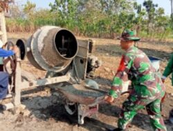 Semangat Gotong Royong Menguat di Jurangjero, Babinsa dan Warga Bersinergi Tuntaskan Pengecoran Jalan Desa
