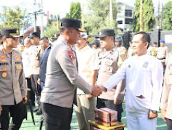 Kapolda Jatim Pimpin Bakti Sosial Hari Bhayangkara ke-80 di Banyuwangi, Ribuan Kitab Suci Dibagikan untuk Perkuat Kerukunan dan Kamtibmas