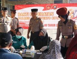 Sambut HUT Bhayangkara ke-80, Polres Mojokerto Kota Gelar Layanan Kesehatan Gratis dan Salurkan Bantuan Sosial