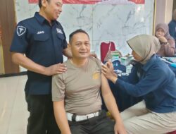 Polres Ngawi Vaksinasi 250 Personel, Perkuat Kesiapan Pelayanan dan Ketahanan Kesehatan Anggota