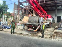 Babinsa dan Linmas Serengan Kawal Pengecoran Rumah Warga, Jaga Kelancaran Lalu Lintas dan Perkuat Semangat Gotong Royong