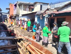 Satgas TMMD Sengkuyung Genjot Pengecoran Saluran Air, Gotong Royong Tetap Berjalan di Hari Libur
