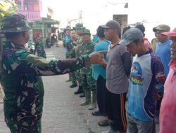 Terik Matahari Tak Surutkan Semangat Satgas TMMD, Ormas, dan Warga Menuntaskan Pengecoran Saluran Air