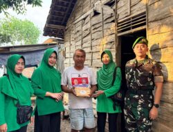 Persit Yonif TP-885/Belibis Putih Bagikan Telur kepada Warga, Perkuat Kepedulian Sosial dan Kemanunggalan TNI-Rakyat