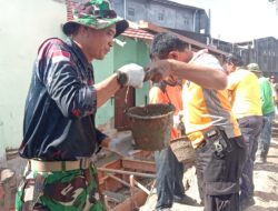 Danramil Serengan Terjun Langsung, Satgas TMMD Bersama Warga Percepat Pengecoran Saluran Air