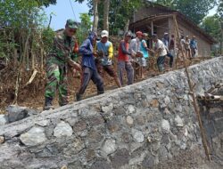 Babinsa dan Warga Tempursari Bergotong Royong Bangun Talud, Perkuat Tebing dan Cegah Potensi Longsor