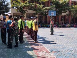 Babinsa Koramil Gesi Tanamkan Disiplin dan Jiwa Kepemimpinan Melalui Pelatihan PBB bagi Siswa SMKN 1 Gesi