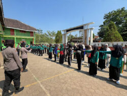 Polwan Polres Ngawi Bekali Siswi SMK Terpadu Jannatul Firdaus tentang Disiplin, Anti-Narkoba, dan Keselamatan Berlalu Lintas