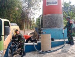 Kekeringan Melanda Srawung, Babinsa dan BPBD Salurkan 8.000 Liter Air Bersih