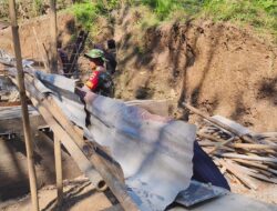 Babinsa Karanggede Turun Langsung, Dukung Percepatan Pembangunan Jembatan Perintis Garuda