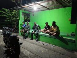Babinsa Koramil Ngadirojo Patroli Malam, Pastikan Keamanan Desa Tetap Kondusif