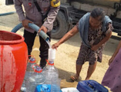 Polres Ngawi dan BPBD Salurkan 10.000 Liter Air Bersih untuk Warga Terdampak Kemarau