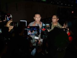 Polri Tempuh Pendekatan Bertahap Bubarkan Massa di Gedung DPR, Water Cannon Digunakan Setelah Eskalasi Meningkat