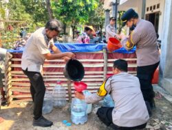 Polres Bojonegoro Salurkan 25 Ribu Liter Air Bersih untuk Warga Kumpulrejo