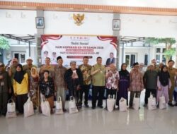 Hari Koperasi ke-79, Dekopinda Bojonegoro Salurkan 1.000 Paket Sembako untuk Warga Tambakrejo