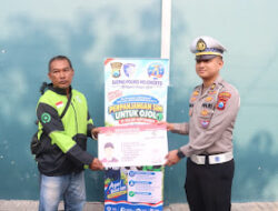 Satlantas Mojokerto Perkuat Kemitraan dengan Ojol, Bagikan SIM C Gratis dan Sembako